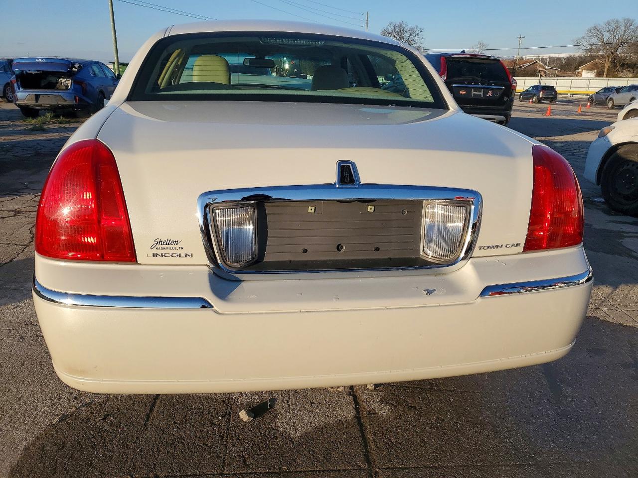 2006 LINCOLN TOWN CAR SIGNATURE photo 6
