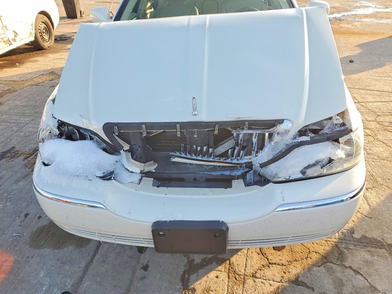 2006 LINCOLN TOWN CAR SIGNATURE photo 11