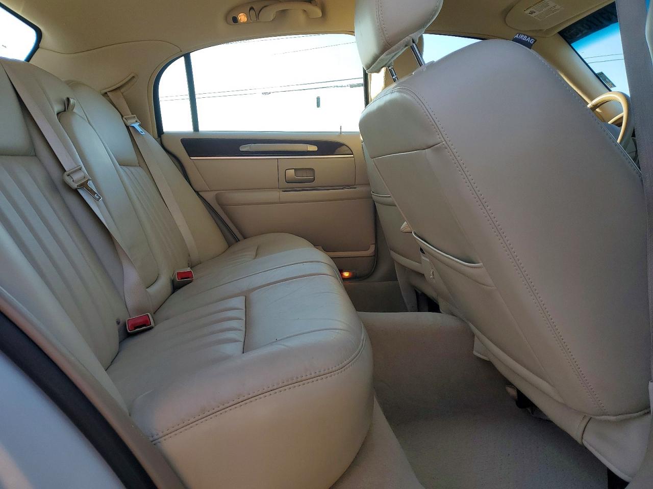 2006 LINCOLN TOWN CAR SIGNATURE photo 10
