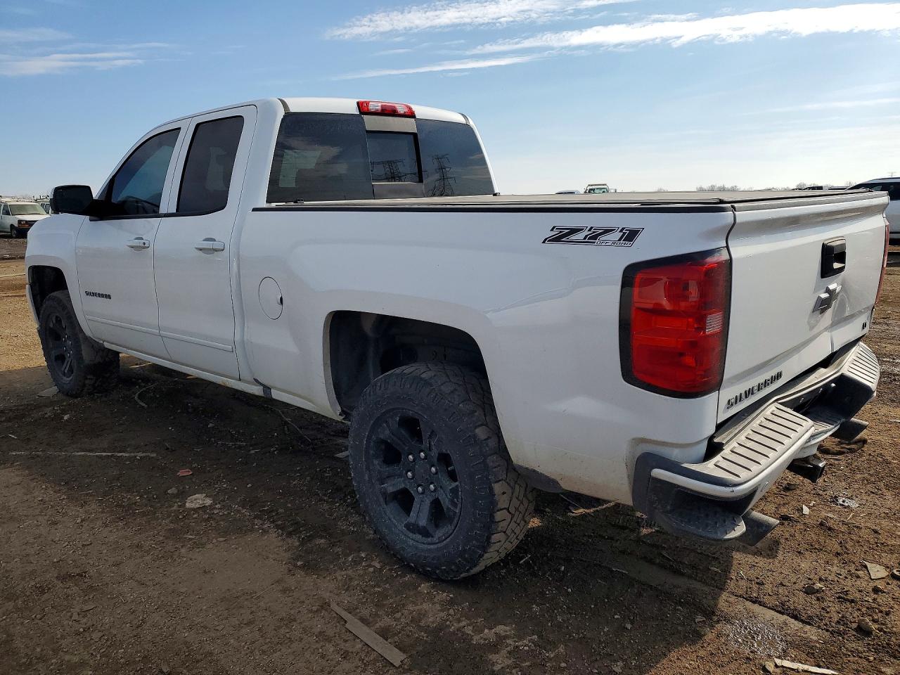 2016 CHEVROLET SILVERADO K1500 LT photo 2
