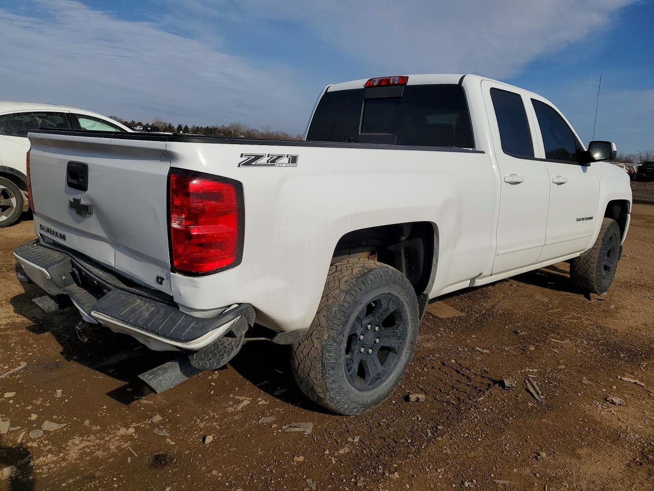 2016 CHEVROLET SILVERADO K1500 LT photo 3