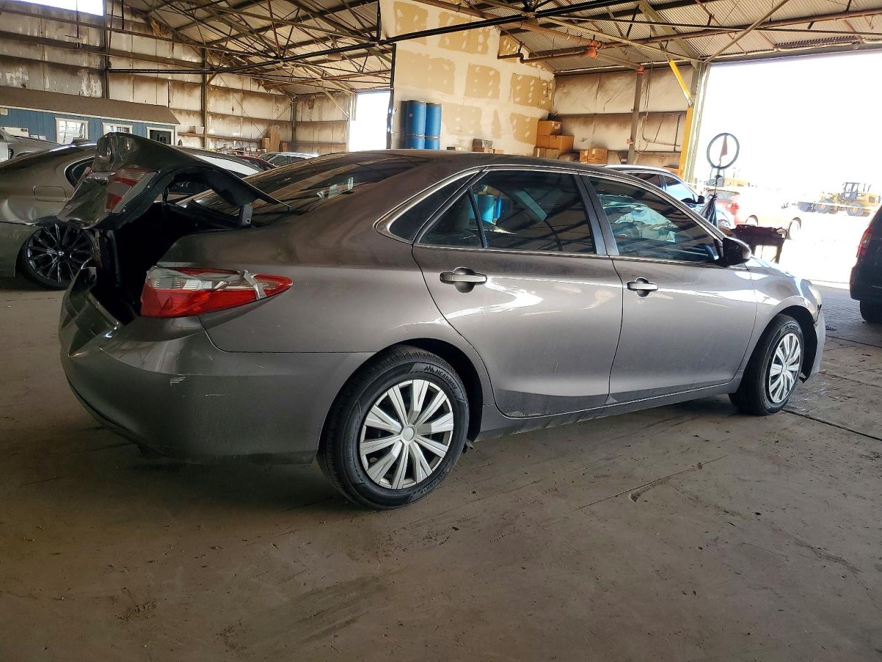 2015 TOYOTA CAMRY LE photo 3