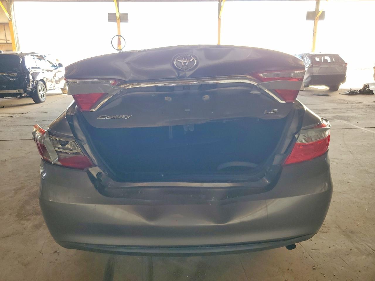 2015 TOYOTA CAMRY LE photo 6