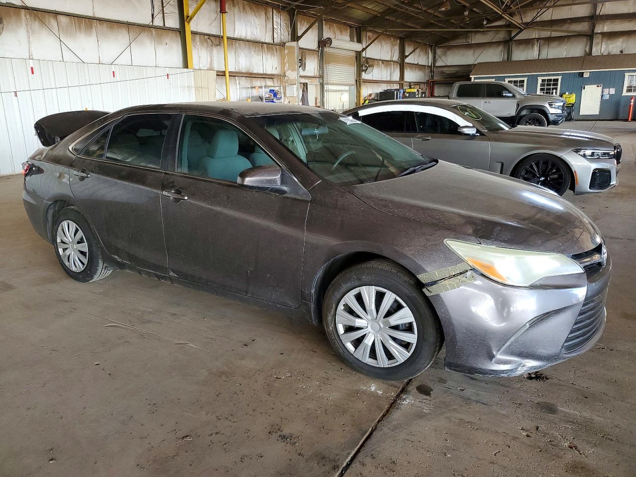 2015 TOYOTA CAMRY LE photo 4