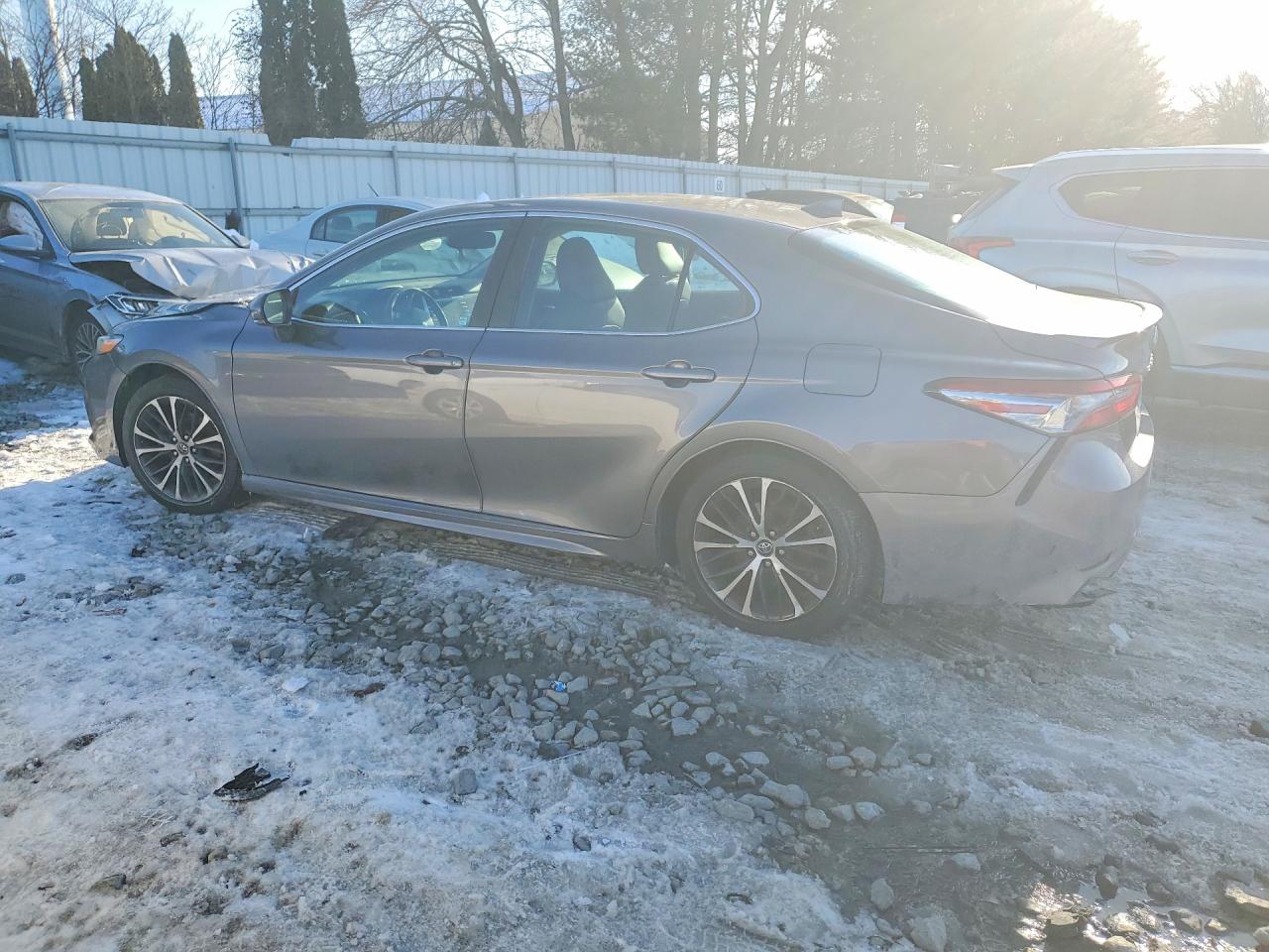 2019 TOYOTA CAMRY photo 2