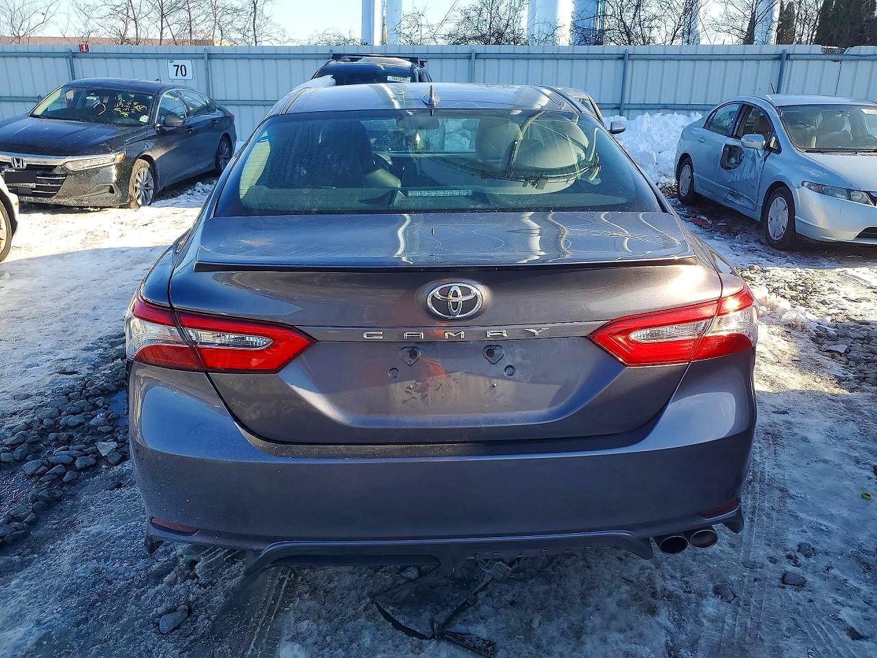 2019 TOYOTA CAMRY photo 6