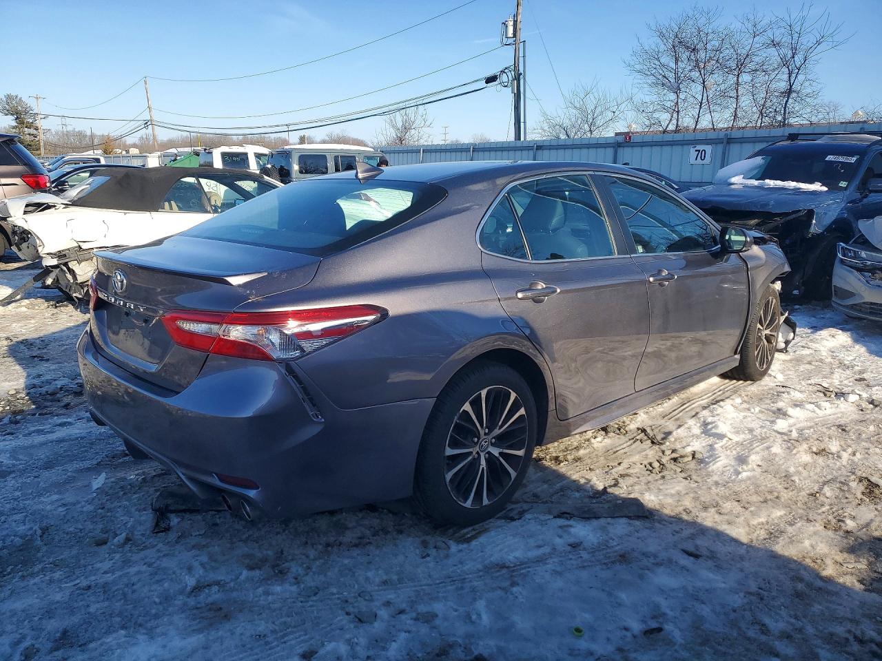2019 TOYOTA CAMRY photo 3