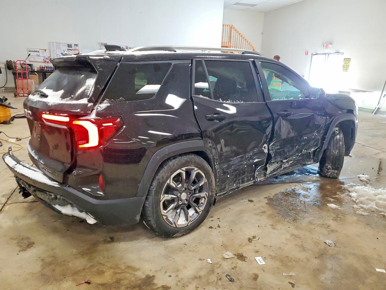 2025 GMC TERRAIN ELEVATION photo 3