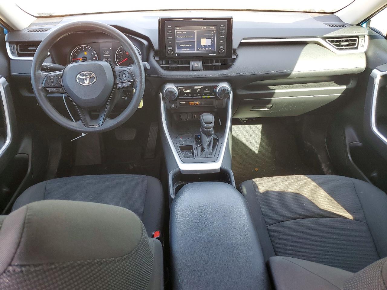 2021 TOYOTA RAV4 LE photo 22