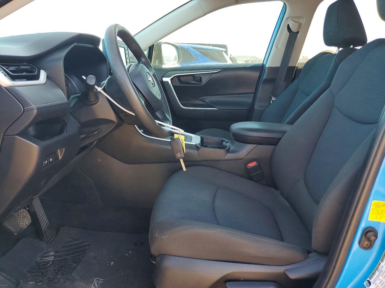 2021 TOYOTA RAV4 LE photo 19