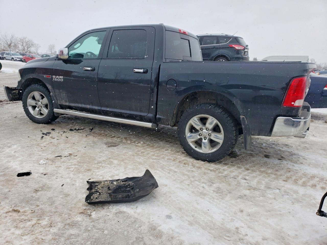2016 RAM 1500 SLT photo 2