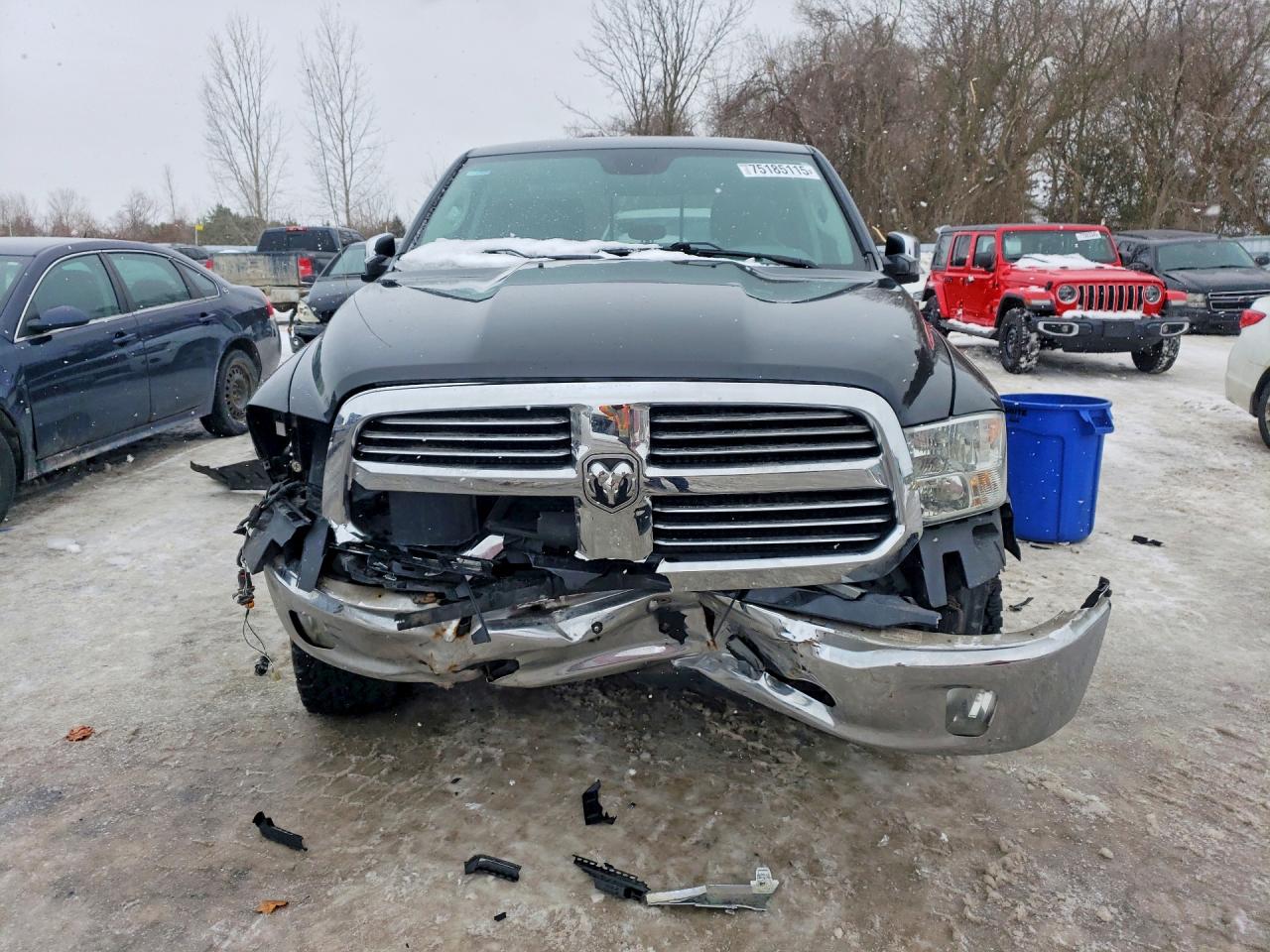 2016 RAM 1500 SLT photo 5