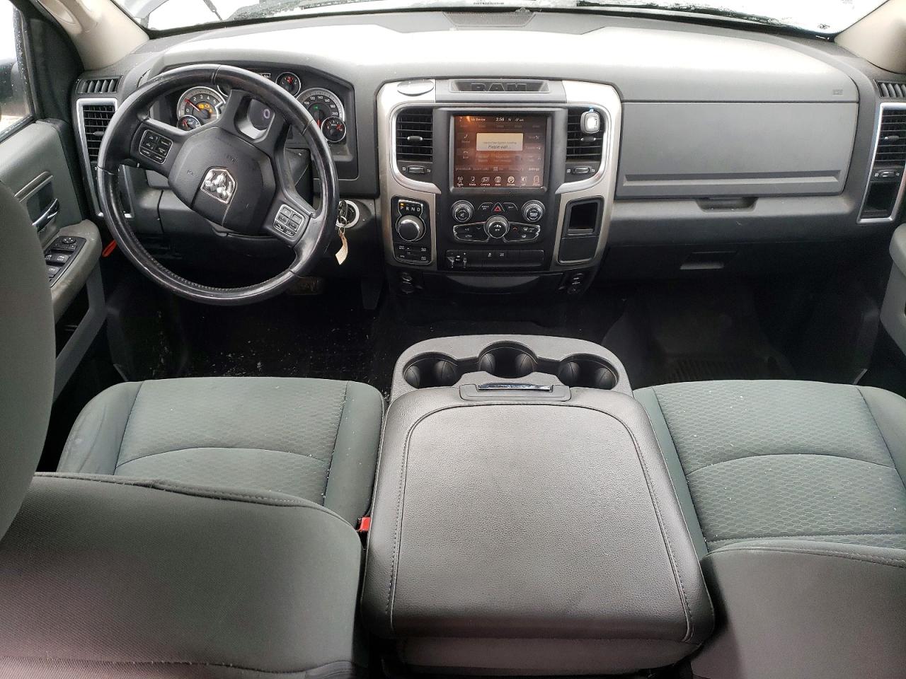 2016 RAM 1500 SLT photo 8