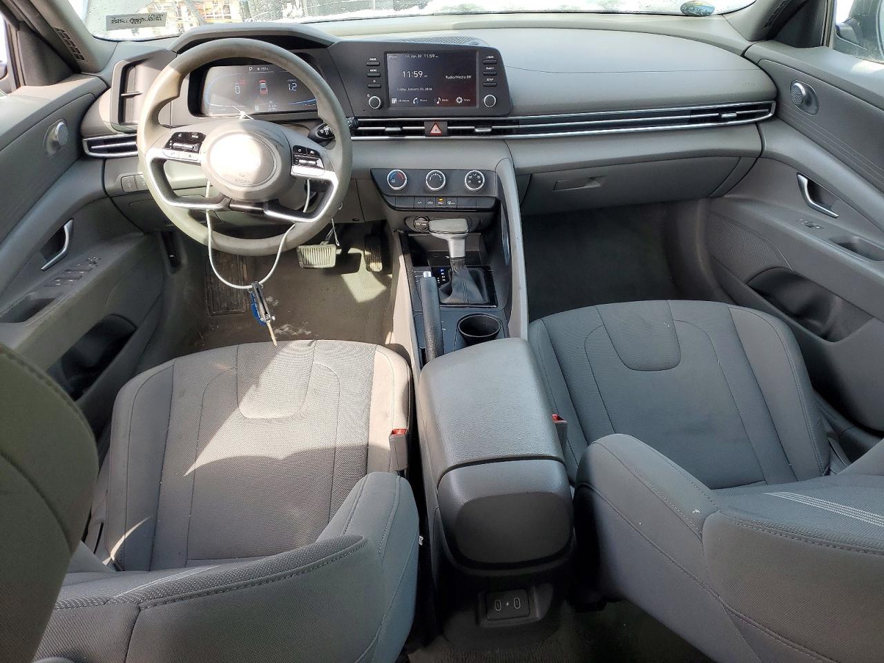 2025 HYUNDAI ELANTRA SE photo 8