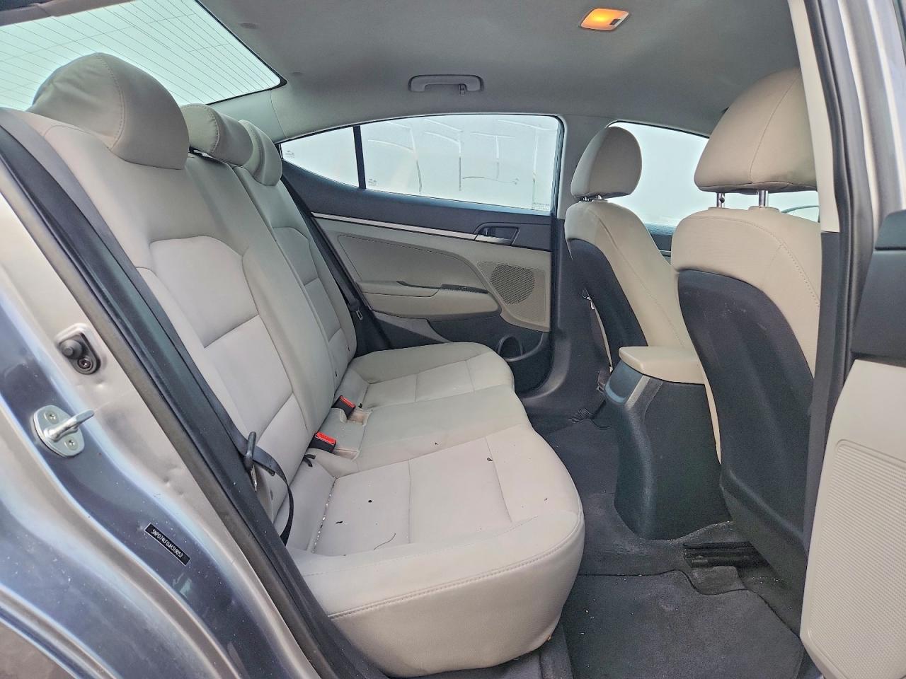 2018 HYUNDAI ELANTRA SE photo 19
