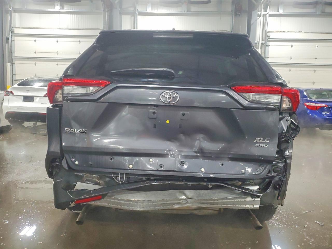 2021 TOYOTA RAV4 XLE photo 16