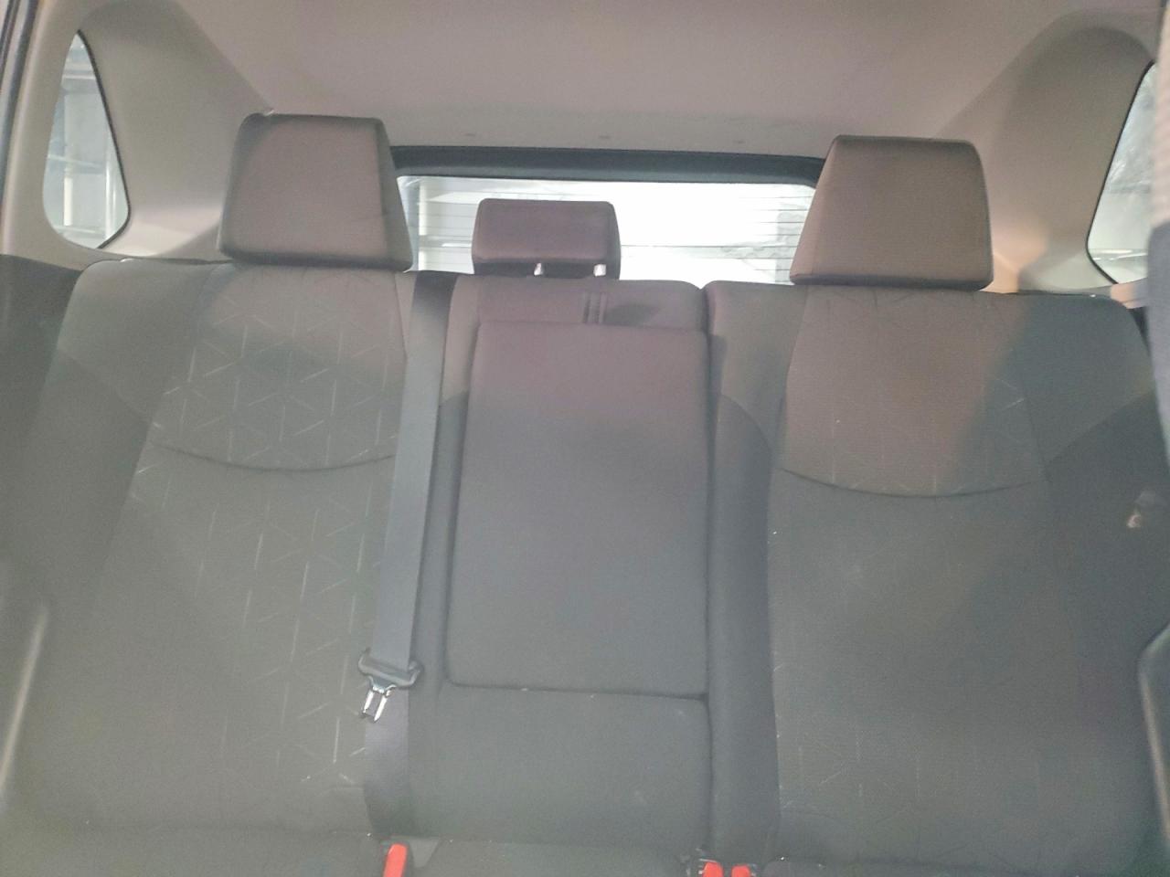 2021 TOYOTA RAV4 XLE photo 28