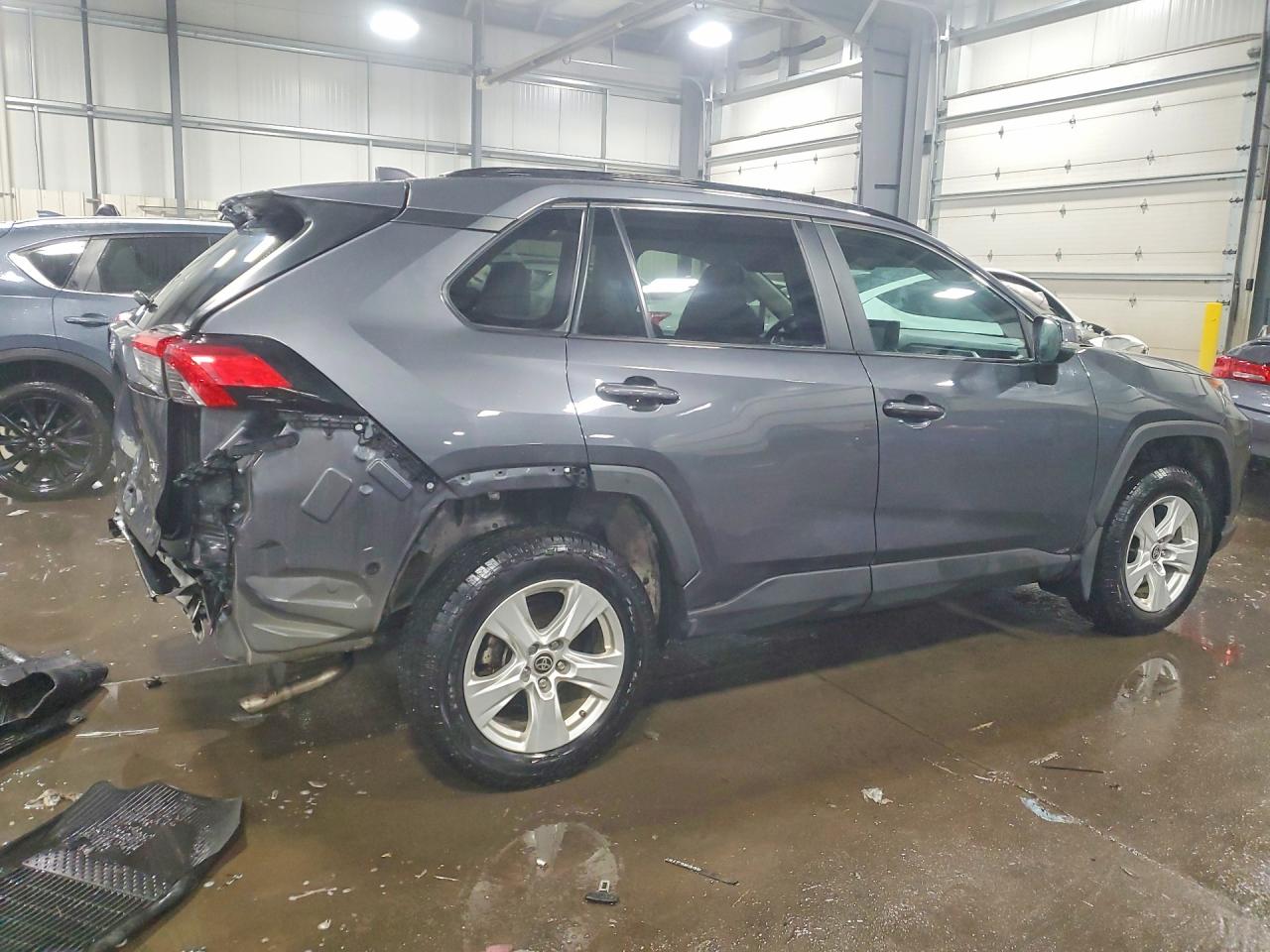 2021 TOYOTA RAV4 XLE photo 7