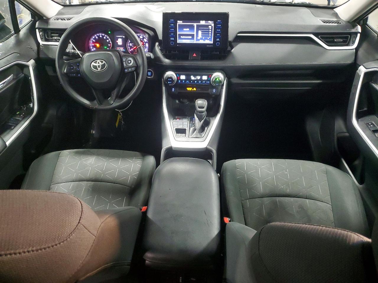 2021 TOYOTA RAV4 XLE photo 22
