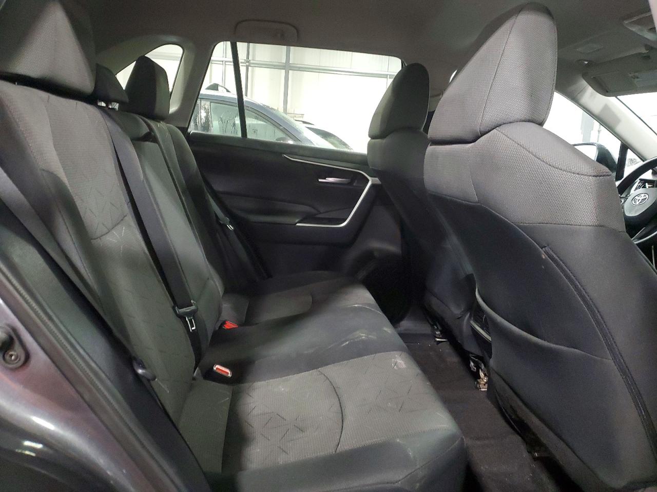 2021 TOYOTA RAV4 XLE photo 31