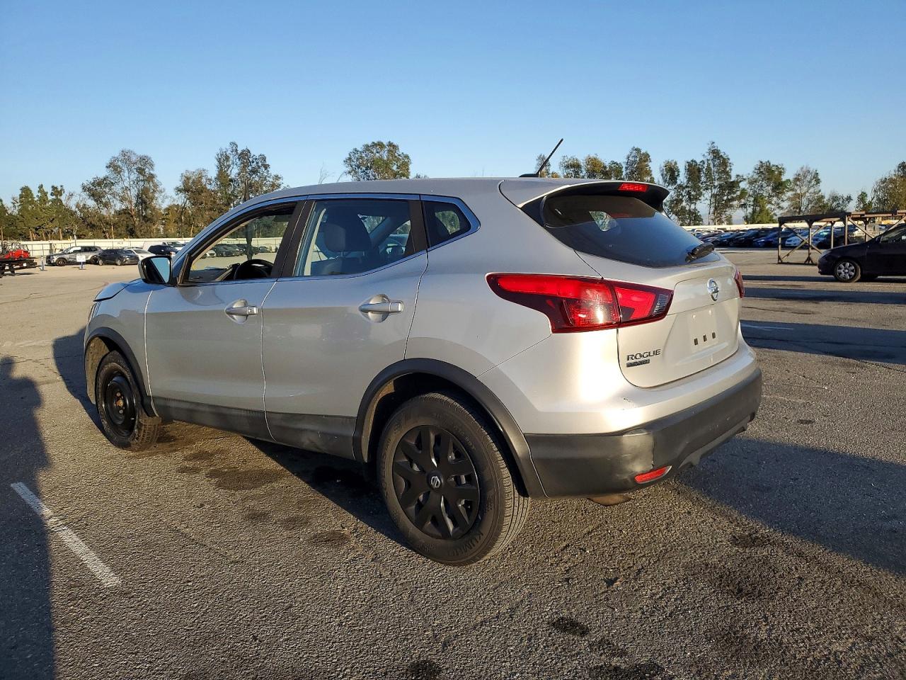 2019 NISSAN ROGUE SPORT S photo 2