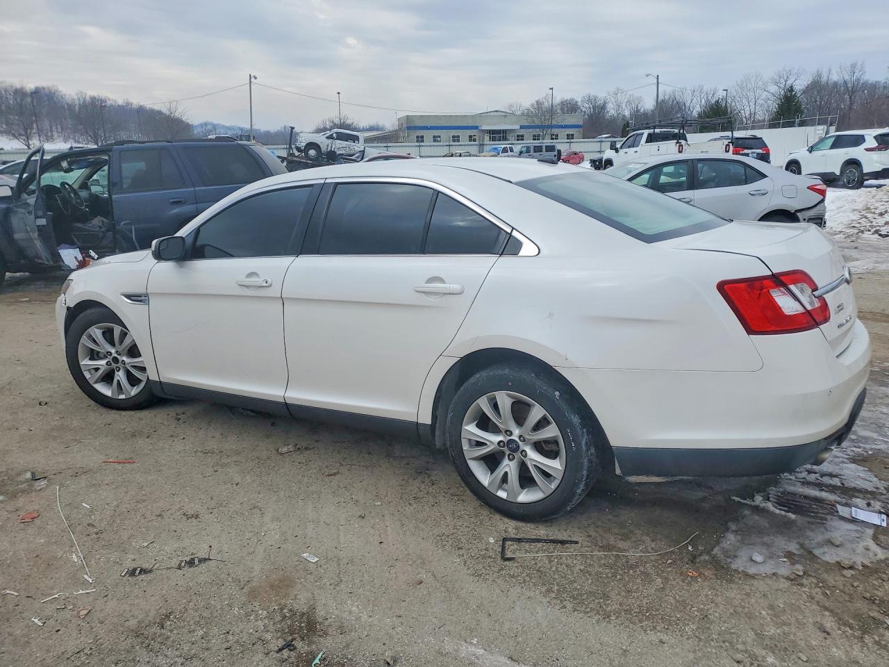 2011 FORD TAURUS SEL photo 4