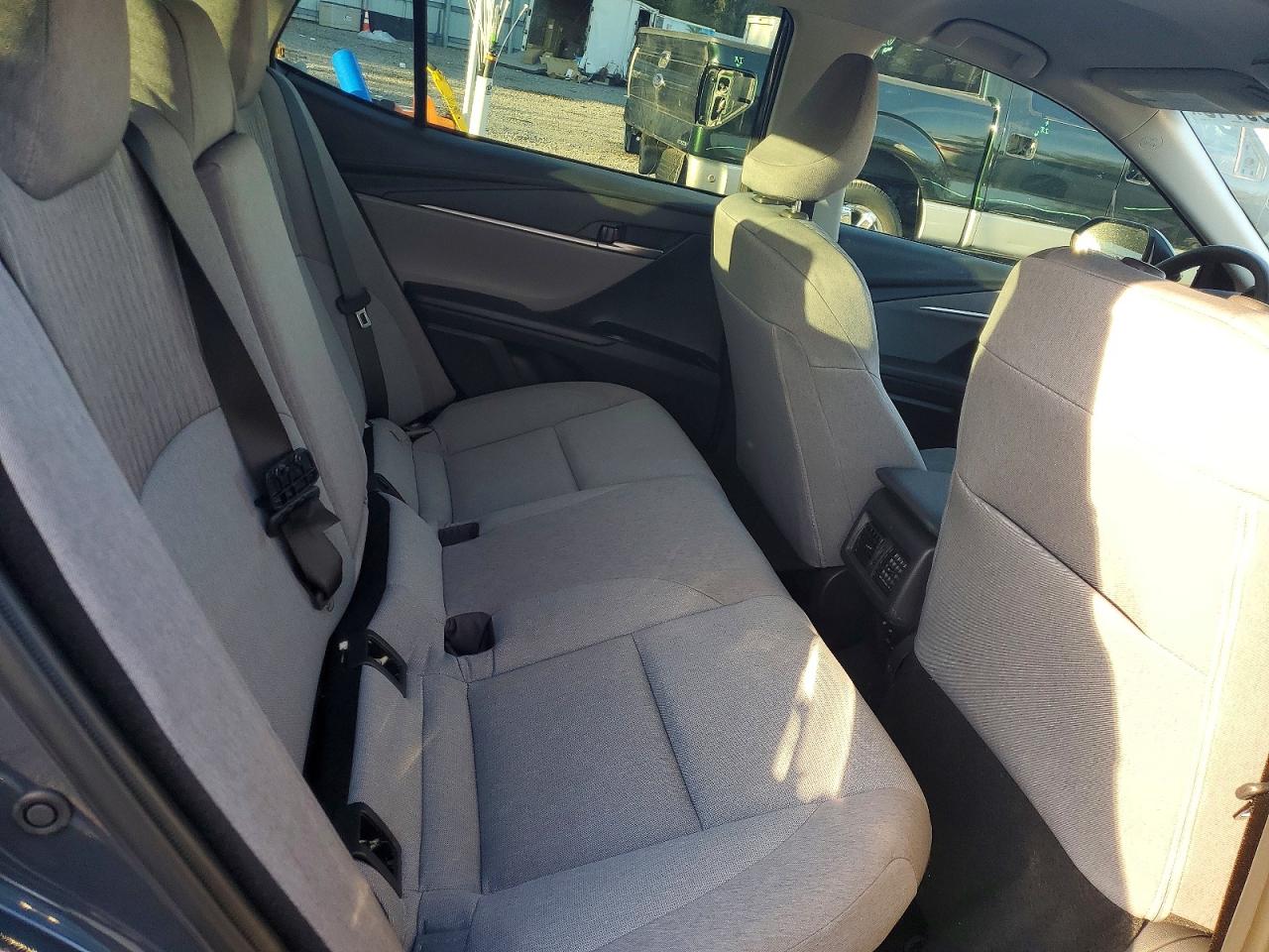 2025 TOYOTA CAMRY photo 19