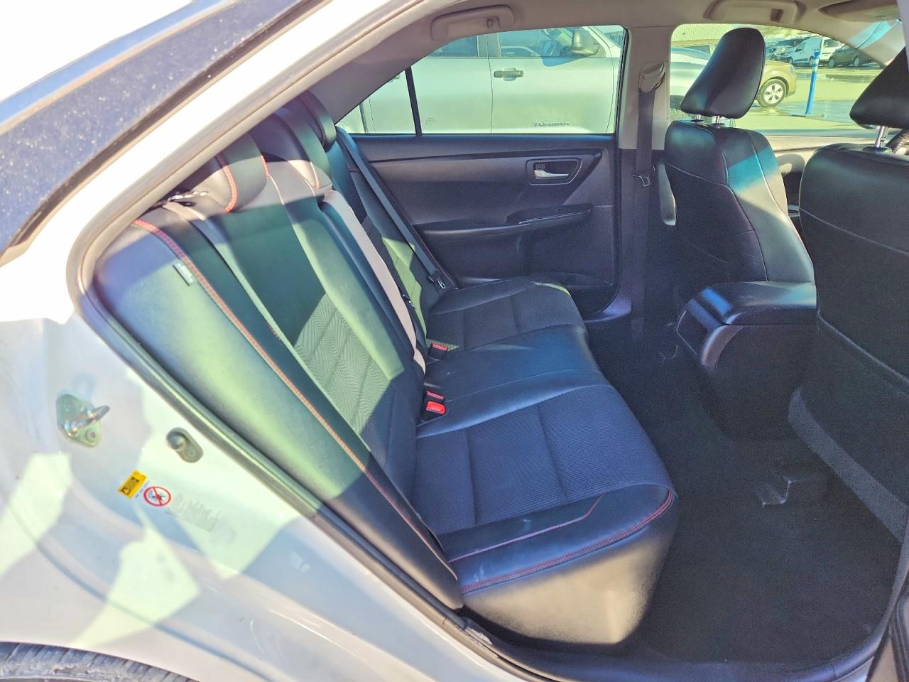 2016 TOYOTA CAMRY SE photo 10