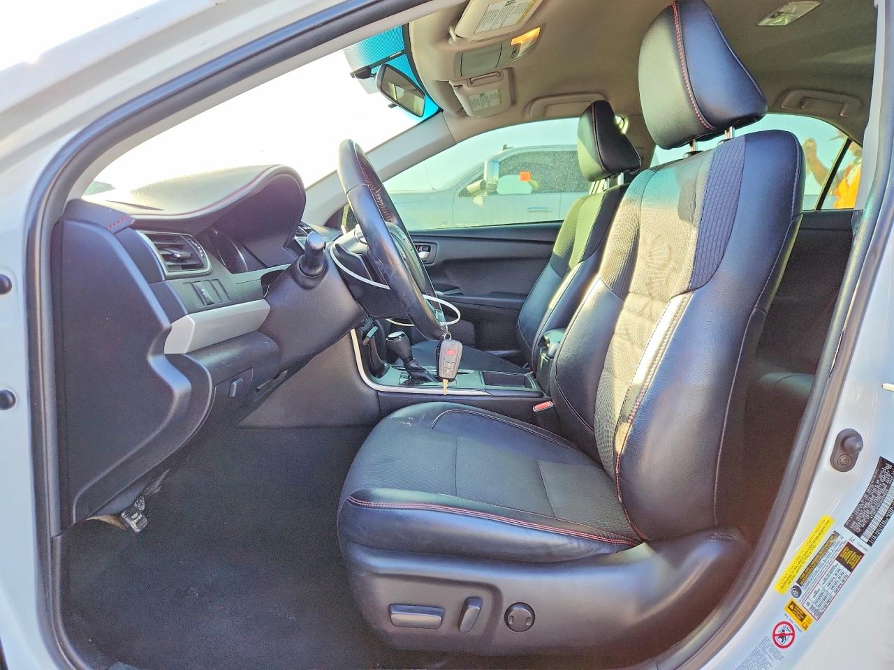 2016 TOYOTA CAMRY SE photo 7