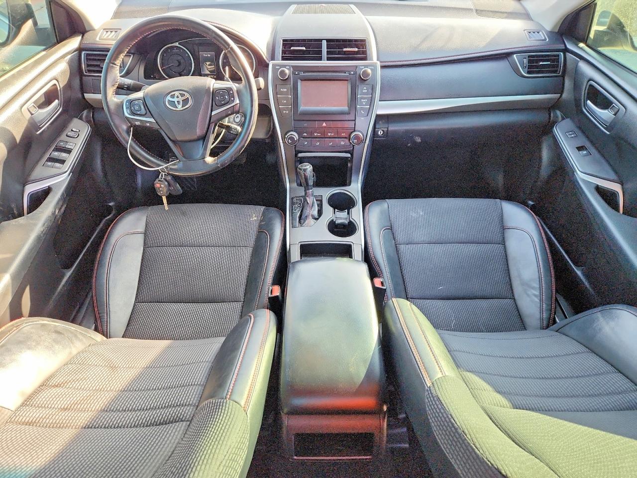 2016 TOYOTA CAMRY SE photo 8