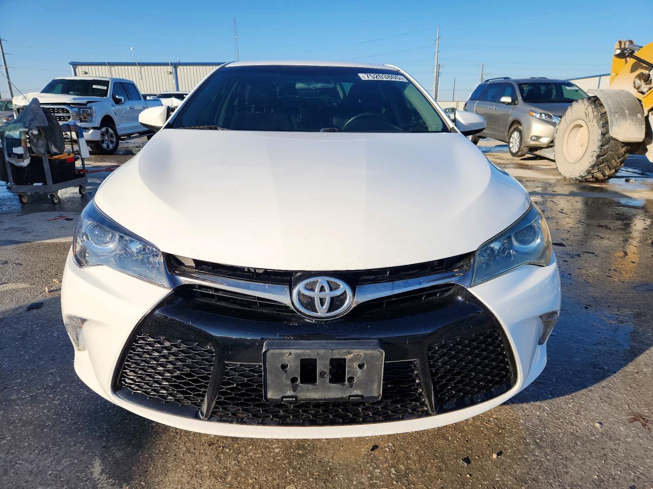 2016 TOYOTA CAMRY SE photo 5