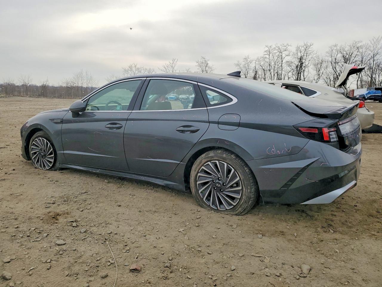 2025 HYUNDAI SONATA HYBRID photo 2