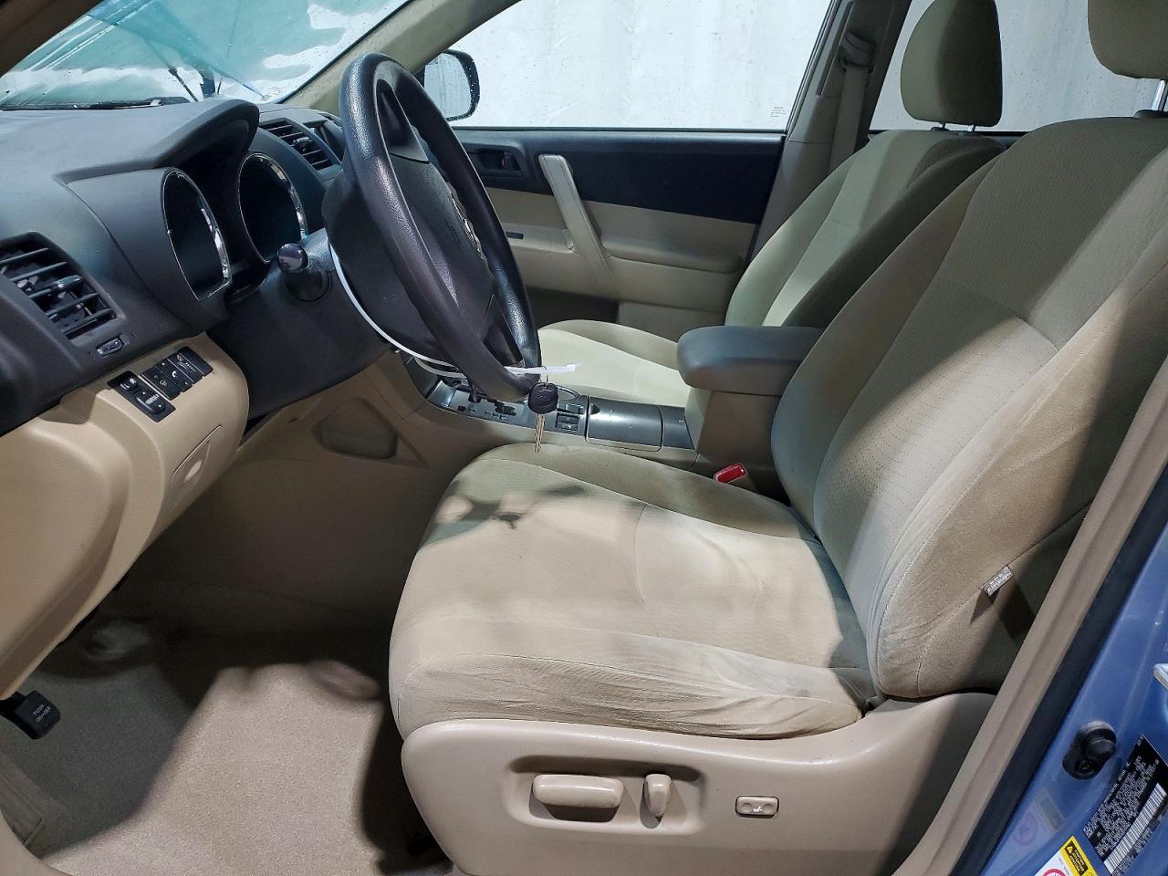2010 TOYOTA HIGHLANDER BASE photo 7