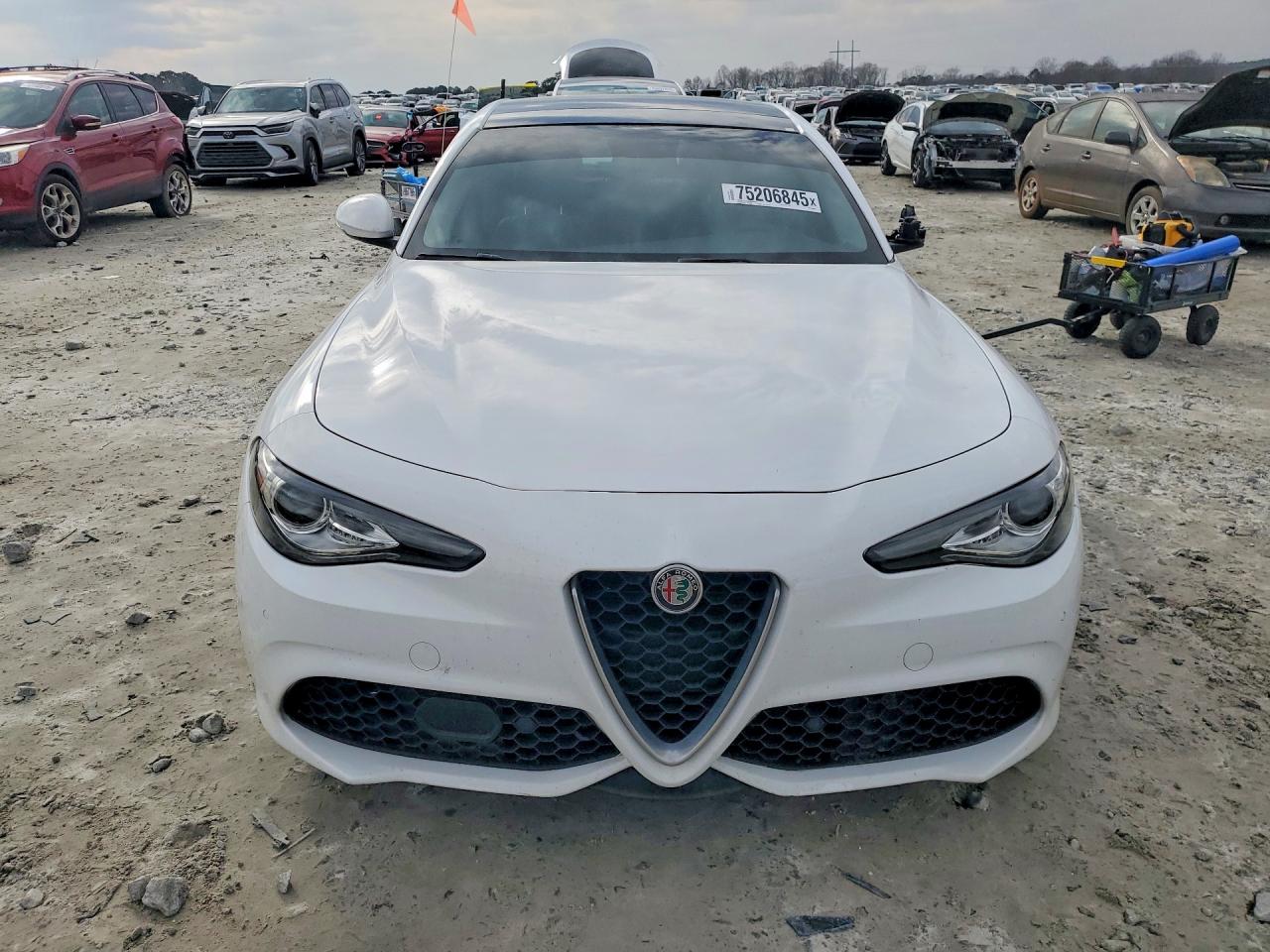 2018 ALFA ROMEO GIULIA TI photo 13
