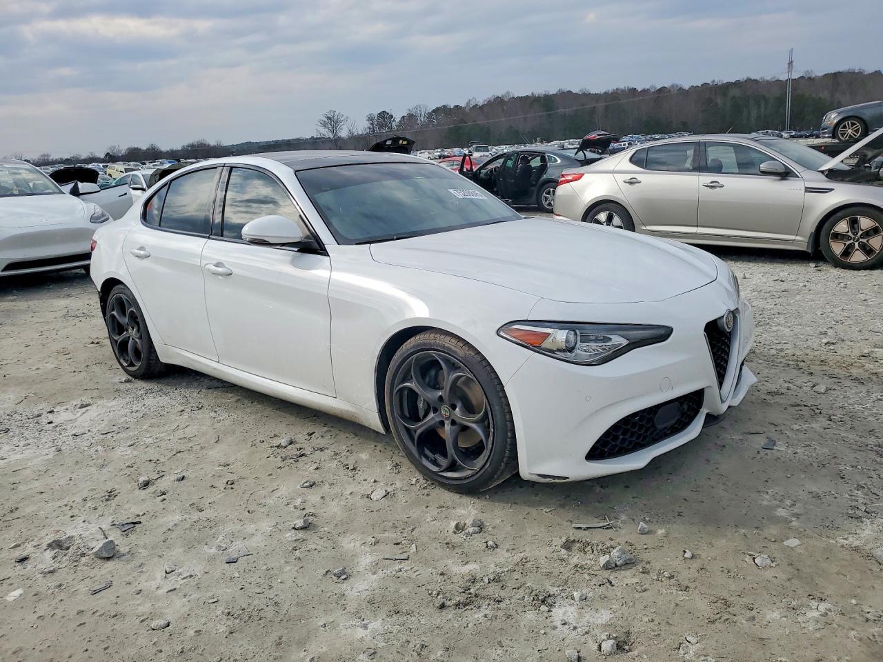 2018 ALFA ROMEO GIULIA TI photo 10