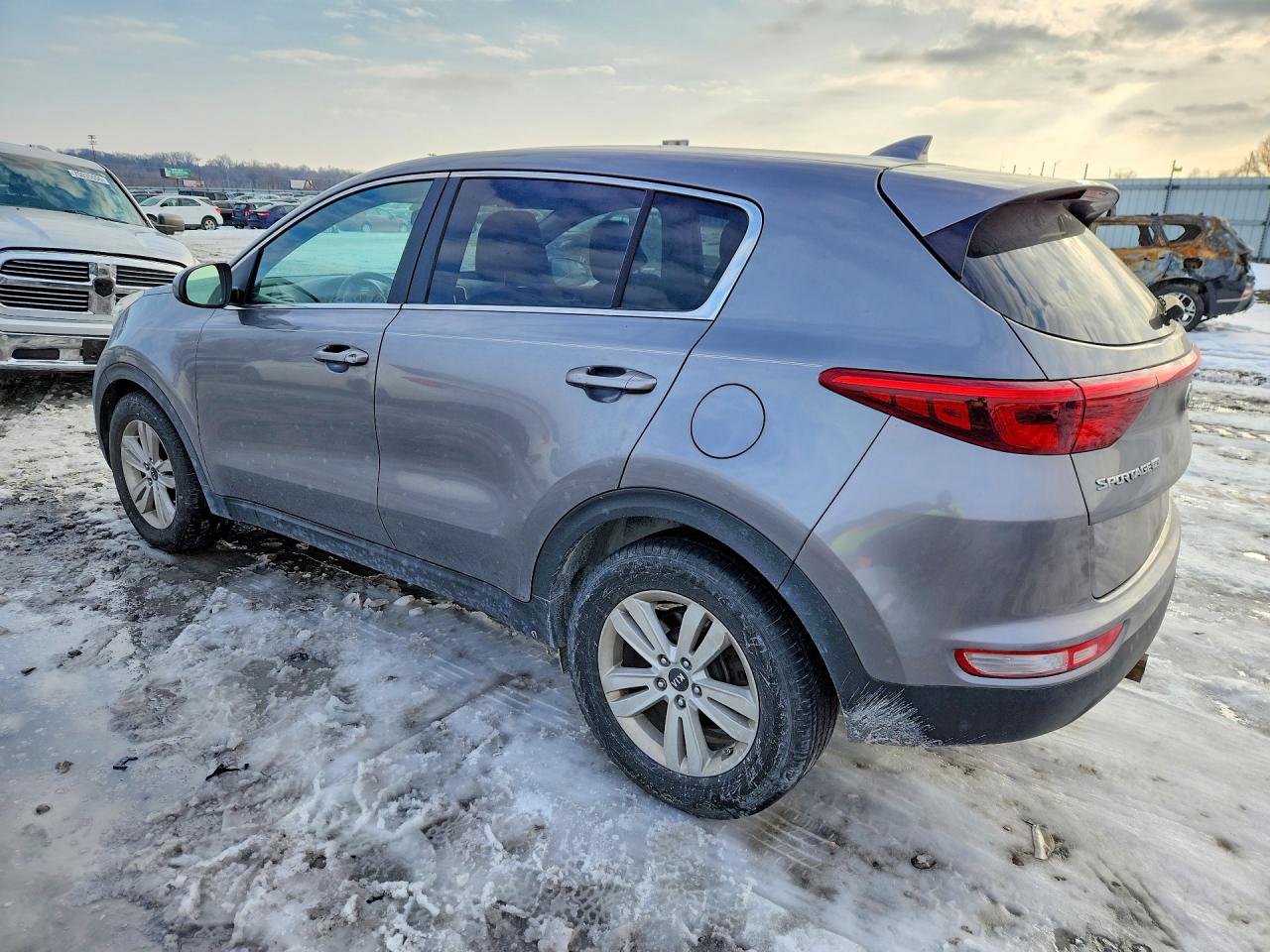 2017 KIA SPORTAGE LX photo 3