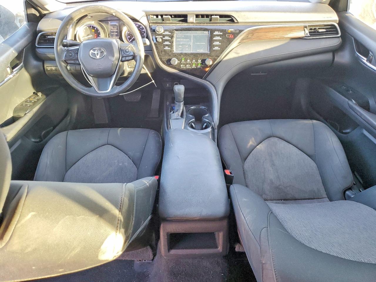 2019 TOYOTA CAMRY L photo 22