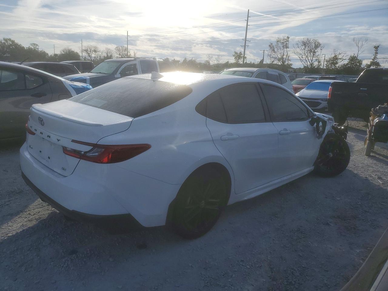 2025 TOYOTA CAMRY SE photo 5