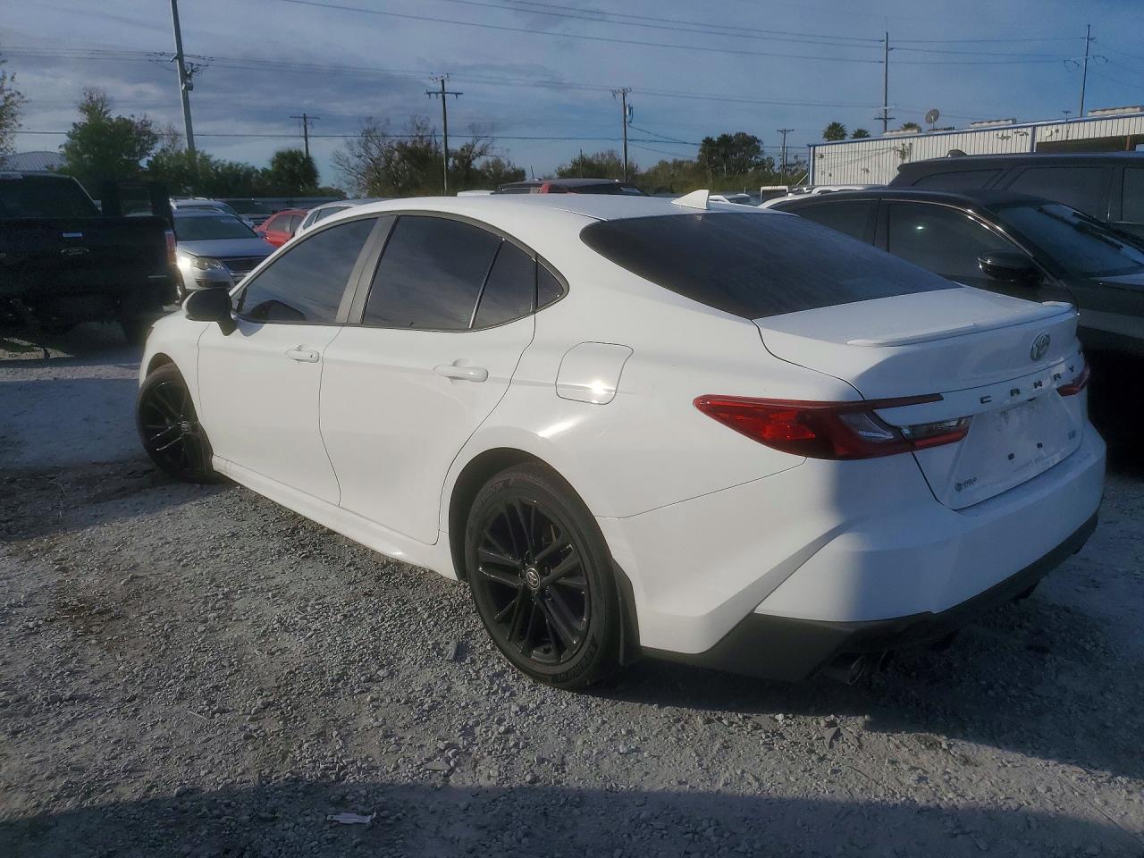 2025 TOYOTA CAMRY SE photo 3