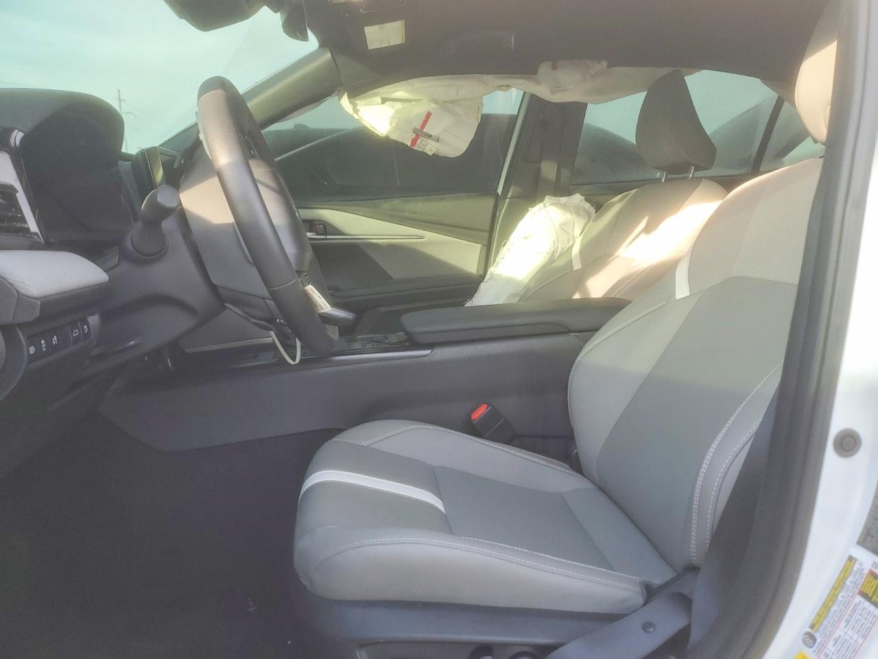 2025 TOYOTA CAMRY SE photo 13