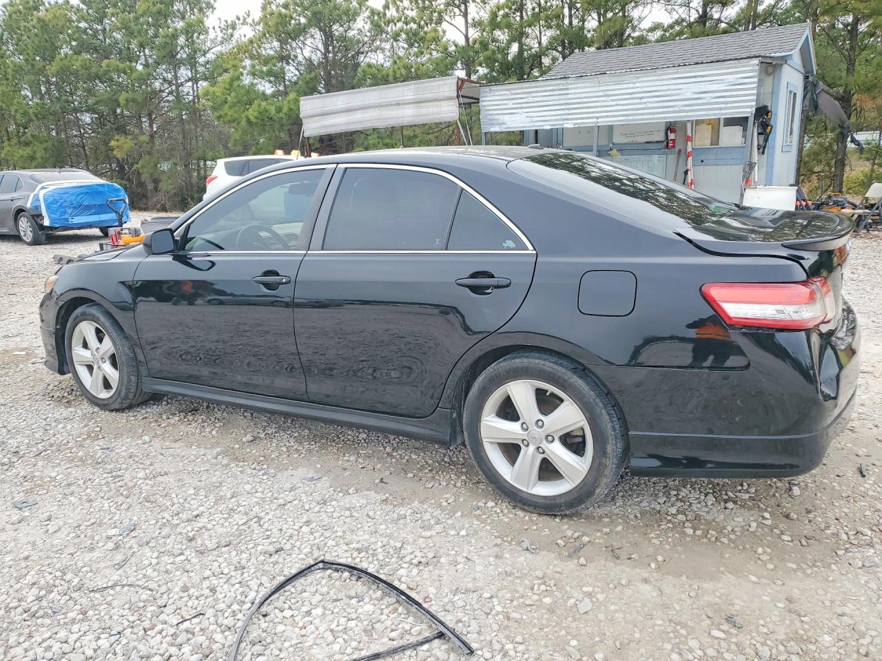 2010 TOYOTA CAMRY SE photo 3