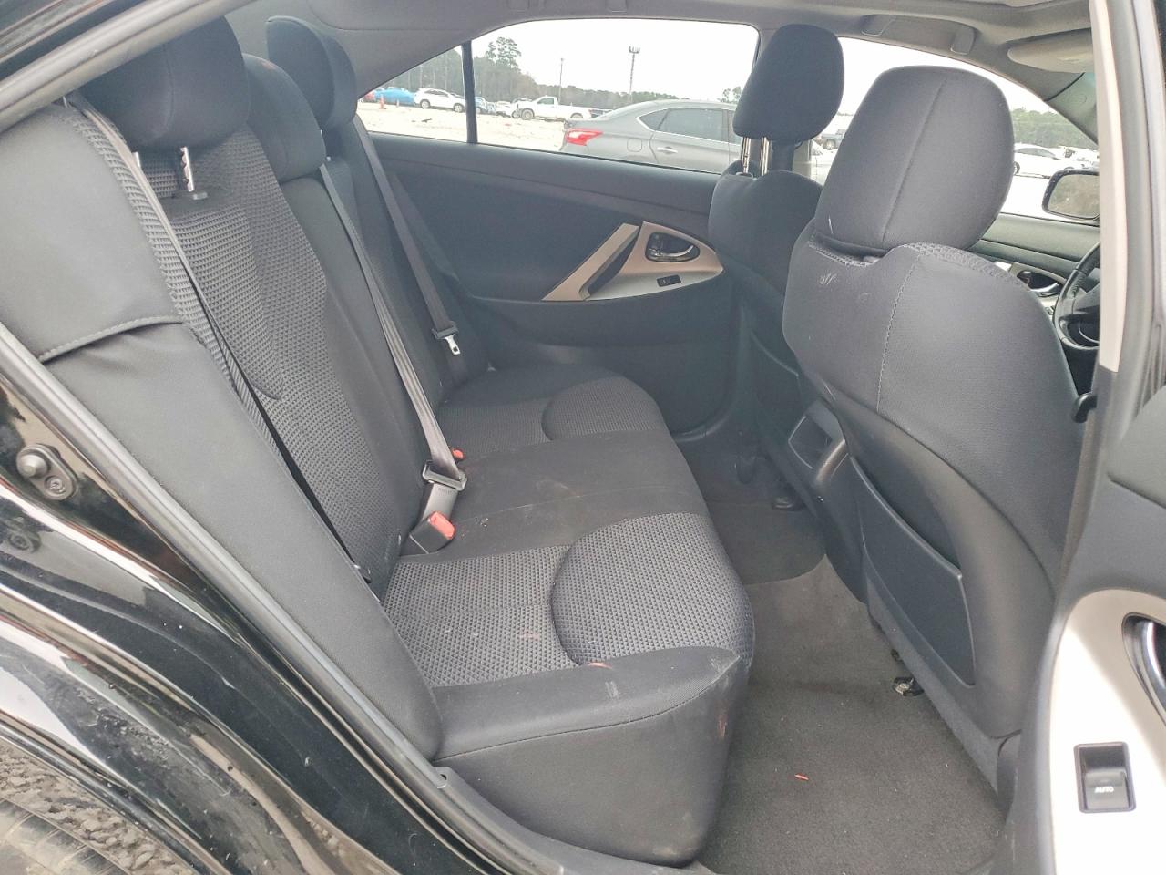 2010 TOYOTA CAMRY SE photo 19