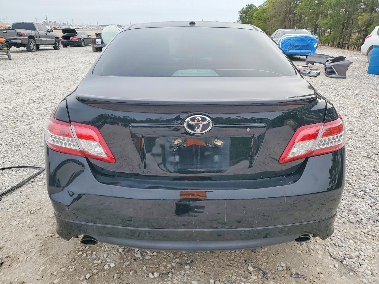 2010 TOYOTA CAMRY SE photo 11