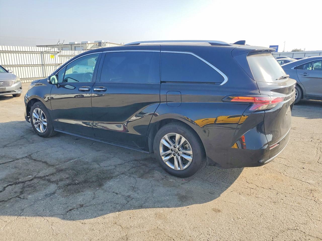 2022 TOYOTA SIENNA L 7-PASSENGER photo 3
