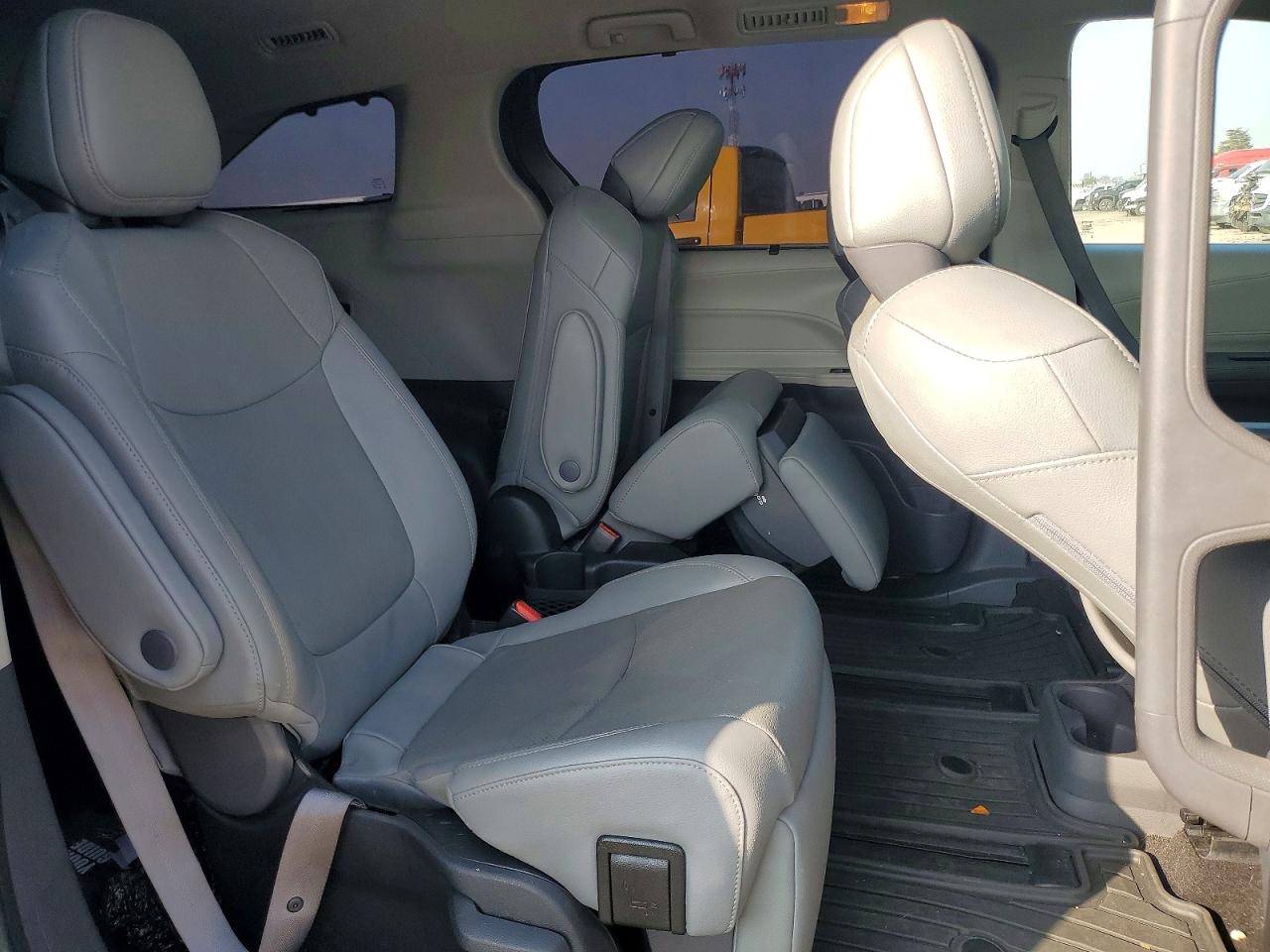 2022 TOYOTA SIENNA L 7-PASSENGER photo 28