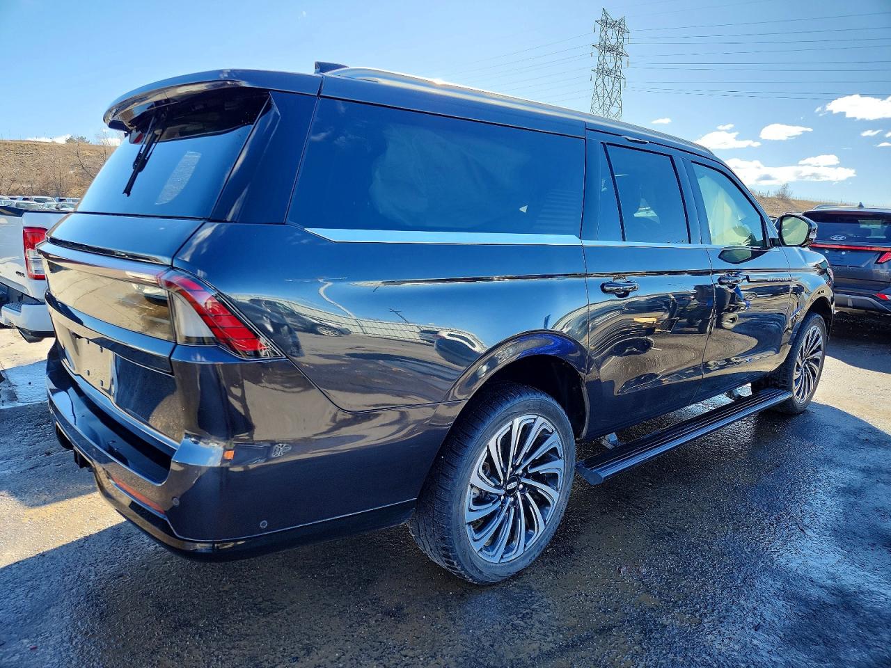 2025 LINCOLN NAVIGATOR L BLACK LABEL photo 3