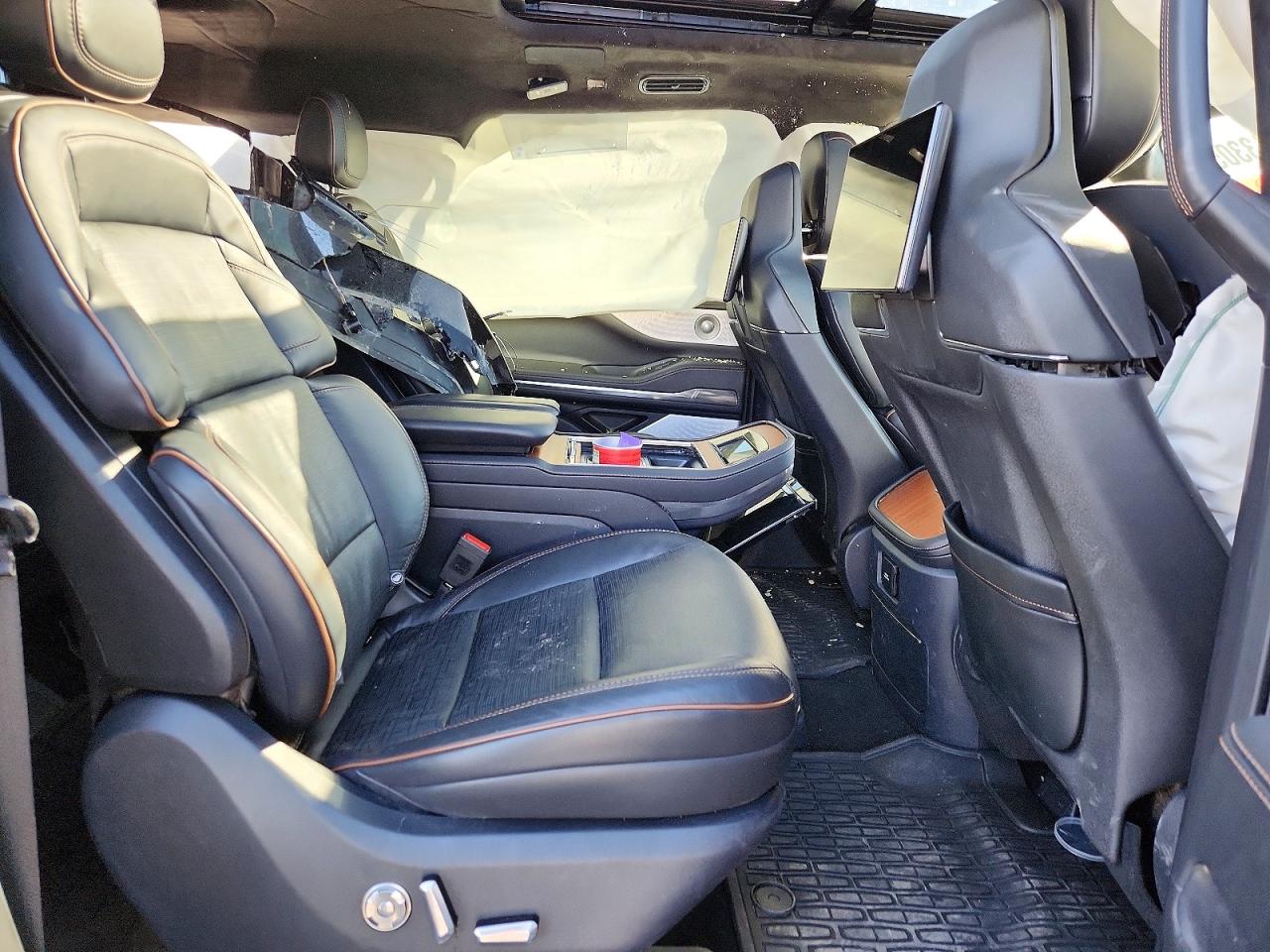 2025 LINCOLN NAVIGATOR L BLACK LABEL photo 11