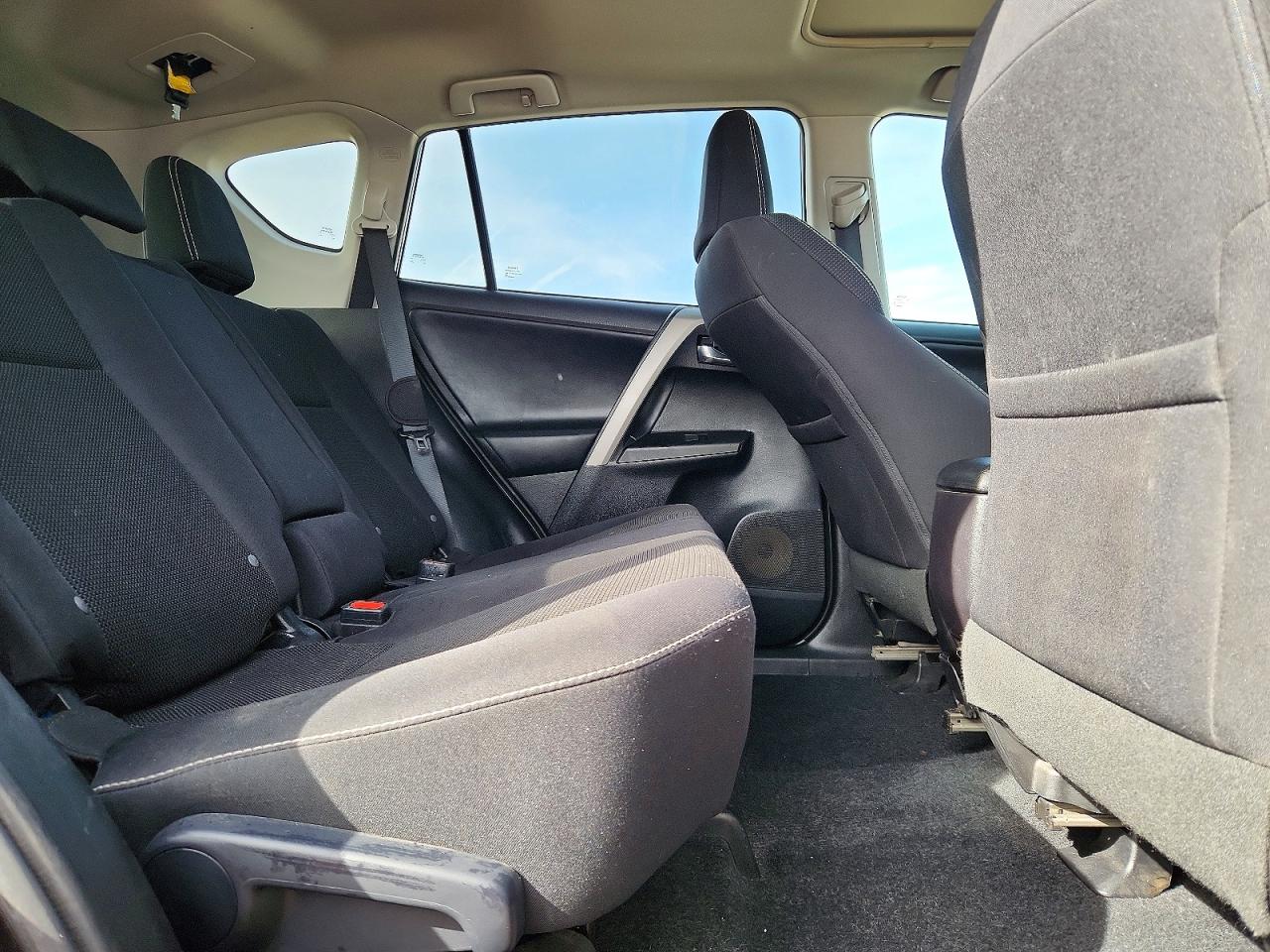 2017 TOYOTA RAV4 XLE photo 19