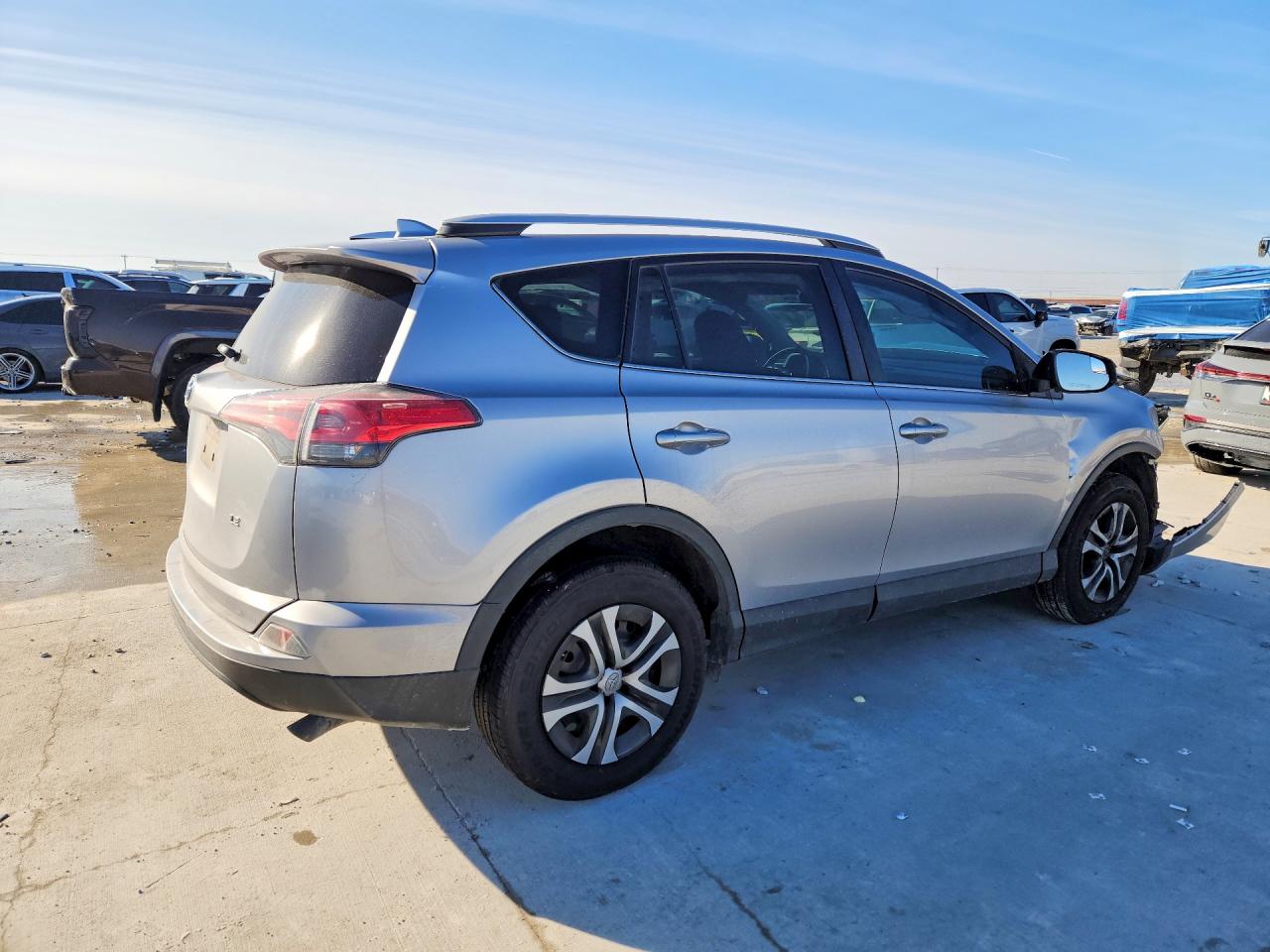 2016 TOYOTA RAV4 LE photo 3