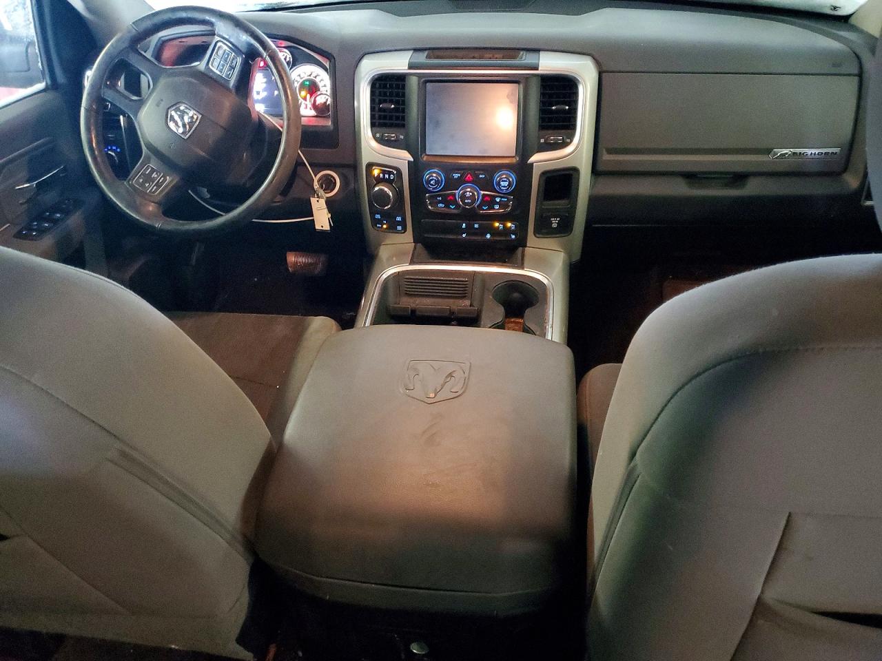 2017 RAM 1500 SLT photo 8
